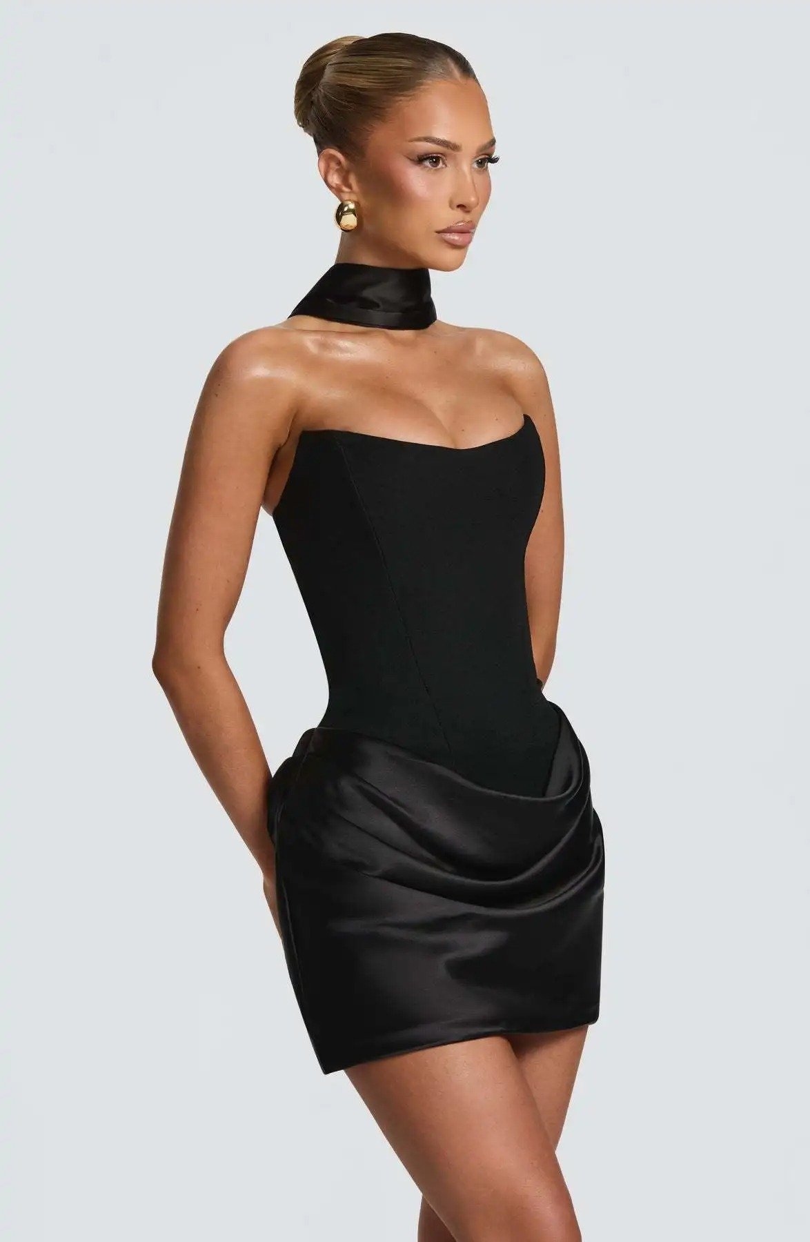 Elegant and Sensual Palace-Style Strapless Mini Dress